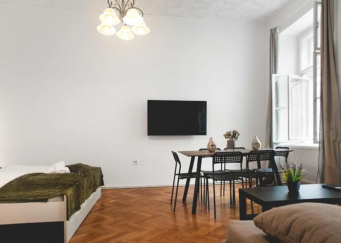 Comfy 3br Ideal Group Getaways & Families Apartment *