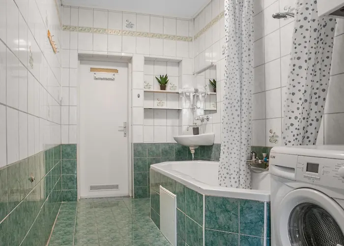 Comfy 3br Ideal Group Getaways & Families Apartment *